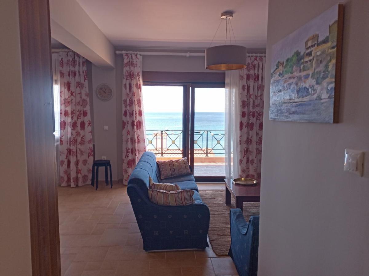 Navy Blue Apartment Nea Skioni Exterior photo